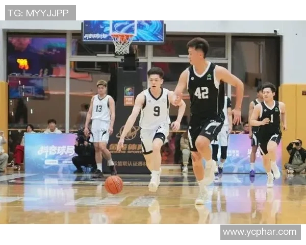 洛克篮球明星引领潮流展现青春活力与竞技精神的完美结合